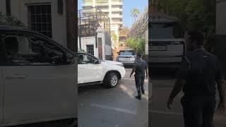 Shah Rukh Khan grand entry at Mannat || Mumbai Bandra SRK King Khan #srk #mumbai