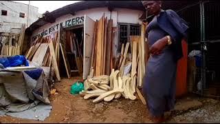 How to plain using a hand sow machine #VRSkillsChannel #Carpentry #SkillingUganda #VirtualReality