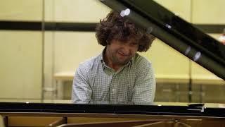 Jean-Marc Luisada teaches José Navarro Silberstein Schumann Humoreske op. 20, Part 1.