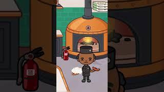 Pizza serving in luxury style in Toca Boca World 