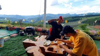 산골에서 큰형과 찐빵 설탕에 찍어먹기 ( Dipping steamed bread with sugar with the big brother in the mountain )