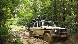 Mercedes G280CDI Professional bis zur Motorhaube im Schlamm