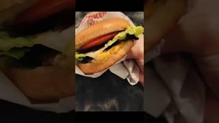 Wendy's in Uk! #burger #review #american #popular •Trying FIRST time• #cheesyburger