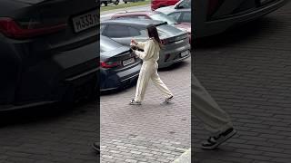 Красотка на БМВ…