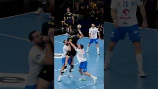 He has eyes in the back  #håndbold #handball #ehfcl #clm