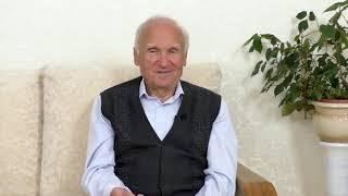 А.И.Осипов.Чтобы не впасть в искушения, надо постоянно быть начеку, то есть непрестанно молиться.