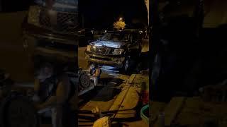 Engine swap in the street . The HOA is not gonna be happy.