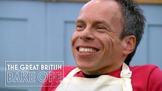 Harry Potter legend Warwick Davis conjures up baking magic! | The Great Comic Relief Bake Off