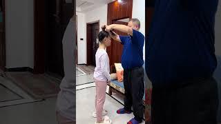 Mom is not at home, Dad's quick, simple and easy way to tie the hair, have you learned it? #dad