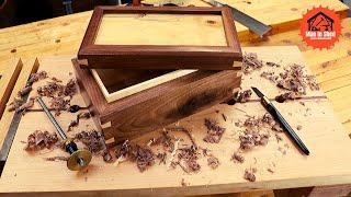 Walnut Keepsake Box with Dovetail Mitre Splines.