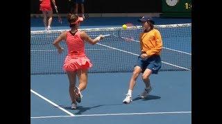 Close shave - Australian Open 2018, Lauren Davis almost hits ballboy in face