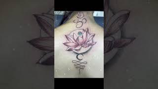 Hình xăm hoa sen sống lưng cho cô gái Gia Lai  #vietladytattoo