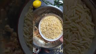 One Pot Orzo Pasta Rezept mit Hähnchen - cremige Orzo Pasta schnell gemacht #shorts
