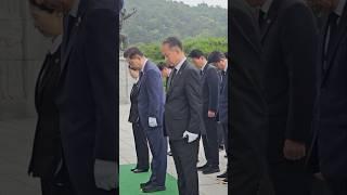 현충탑에서 감사와 책임감으로 묵념하는 김병기 원내대표 함께 할 대표인단 #shorts #이재명 #대통령 #당선 #선거 #원내대표 현충원 #묵념 #감사