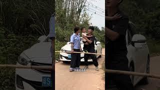 Rural fun: The little one didn't expect the dangerous moment