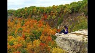 Hiking Dundas Peak | walking up the peak with overlooking autumn trees, towns, trail, and falls.