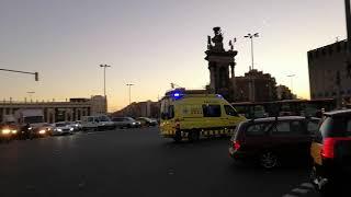 Ambulancia 112 acudiendo a un servicio urgente