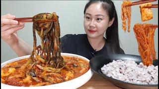 요리먹방:) 매운 실비파김치 1kg 한통 다 붓고 삼겹살, 당면, 두부, 팽이버섯 넣은 실비 파김치찌개 먹방 spicy green onion kimchi stew mukbang