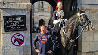 US TOURIST THINKS THE RULES DON'T APPLY TO HIM AND IGNORES THE RULES at Horse Guards!