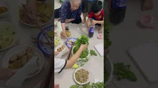 Bữa cơm cuối tuần cùng gia đình em nhé#giadinh#clipvuinhộn#giaitri#cuocsongthuongngay365 #videoshort