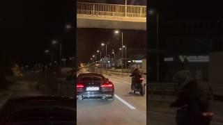 Audi R8 V10 vs Yamaha Mt 09 (Vouta)