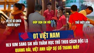 HLV Kim Sang Sik hỏi thăm học trò bằng cách độc lạ | Quang Hải, Việt Anh gặp "sự cố" với thang máy