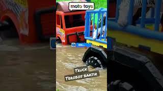 Truck terobos banjir #mobiltruk #mainan #banjir #banjir