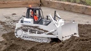 RC Dozer  Action! Amazing detailed Caterpillar & Komatsu R/C machines