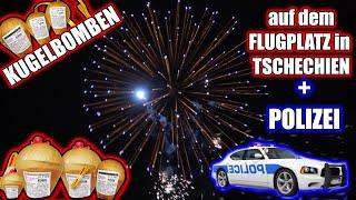 XXL KUGELBOMBEN AUF DEM FLUGPLATZ in TSCHECHIEN + die POLIZEI kommt! Shell Firework Compilation