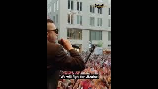  LGBT-Parade in München - ukrainische Sänger Melovin singt ein Lied über Stephan Bandera