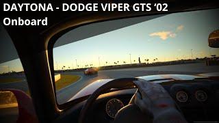 4 tours sur le circuit de DAYTONA en DODGE VIPER GTS '02 - Onboard