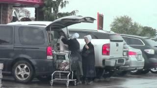 Amish ladies reaction seeing an excommunicated person @ Troyers Market Berlin ohio