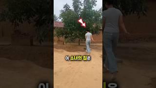 그녀는 오래되었지만 놀라운 집을 가지고 있어요️