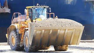 Volvo's BIGGEST Wheel Loader | The Volvo L350H on duty moving gravel at Danish Gravel Pit