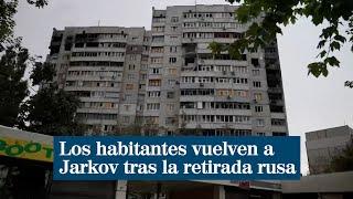 Los habitantes vuelven a Jarkov tras la retirada rusa