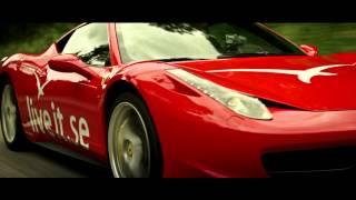 Se Mikael Hollertz köra Ferrari 458 Italia via Live it upplevelser