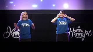 Epic Kids Worship Motions - "Away in a Manger" by Yancy