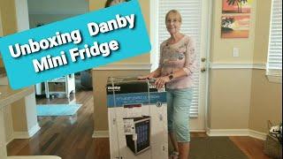 Unboxing and Review of the Danby 3.1 Mini Beverage Refrigerator