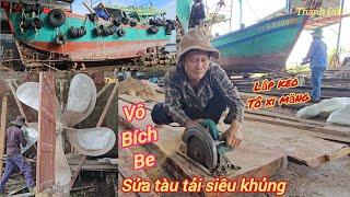 Vô kín be tàu tải siêu khủng mài sửa chân vịt 5 cánh