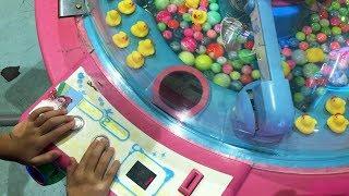 Water Bouncy Balls Arcade Machine... Fun Time With Toys Wonderland