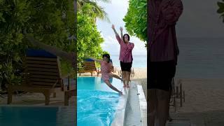 수영장에서 튀어오르는 가족 ㅋㅋㅋ (Feat. Sun Siyam Olhuveli) #shorts