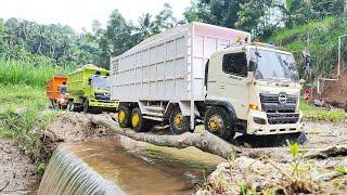 JEMBATAN EXTREME Dump Truk Fuso Trinton Bermuatan Truk Pasir Truk Hino 500 Terguling Rc Handmade