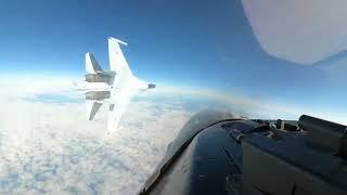 The Russian Su-35 intercepted the American F16! Российский су-35 перехватил американский f16 !