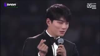 Lee Yi-kyung asked Jin to give heartu at MAMA event in Japan