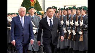 Military honours for Kyrgyzstan's president in Berlin