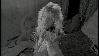 Mötley Crüe - You're All I Need (Official Music Video)