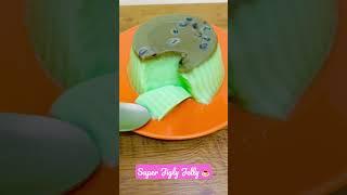 Super Jigly, Soft Pandan Jelly with Oreo and Raisins Toppings!