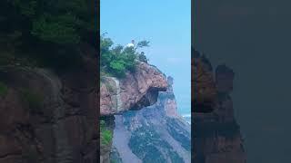 Standing on the Eagle Eagle Cliff, watching General Peak from afar #travel #discoverchina