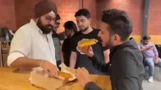 MUNAWAR FARUQUI SHARING FOOD WITH BEST FRIENDS SAMAY RAINA ANG BALRAJ GHAI #munawarfaruqui