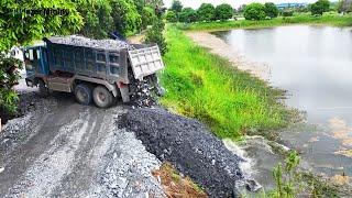 Skill Driver Operator Bulldozer KOMATSU D31P Push Stone Into Water, Dump Truck 5Ton Unloading